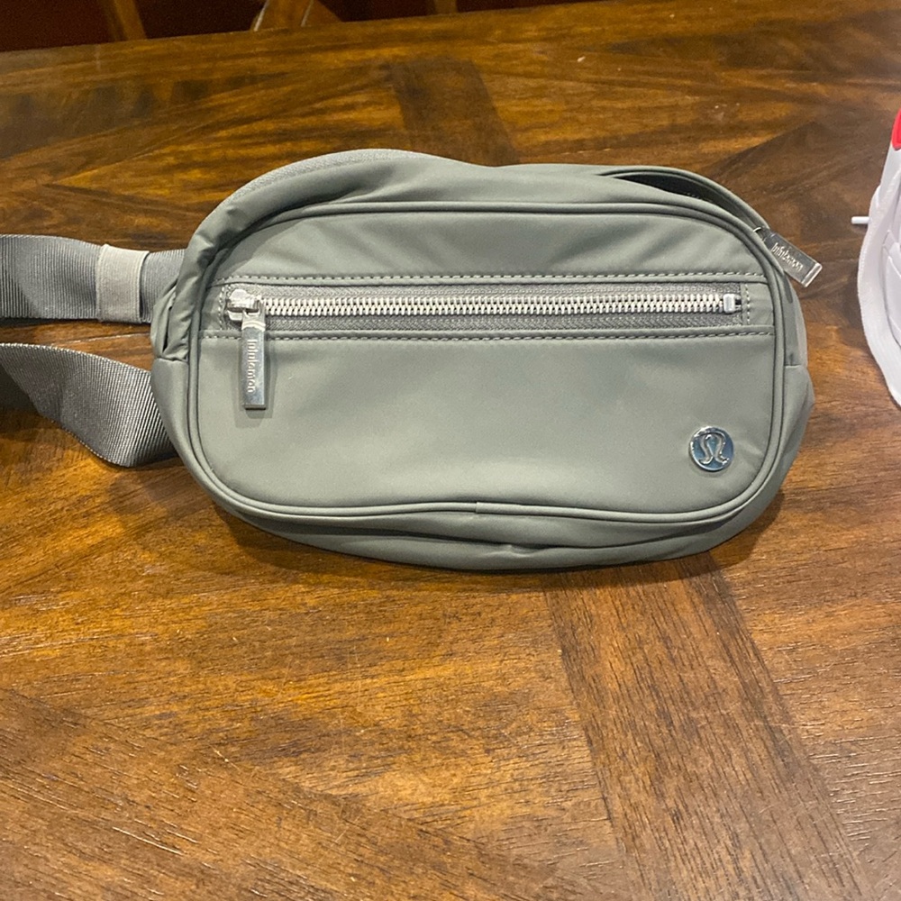 Lululemon Everywhere Belt Bag